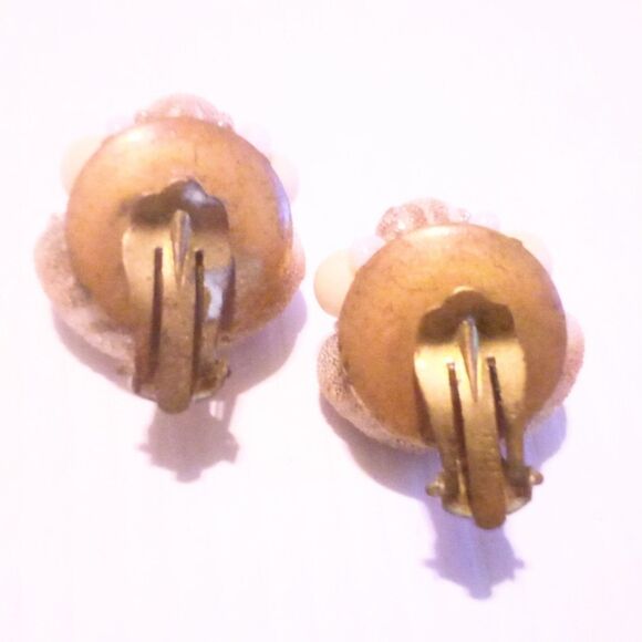 Mid Century Beige Tone Bead Cluster Clip On Earrings - Picture 3 of 3
